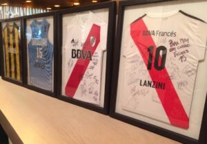 Marco Exhibidor para Camisetas